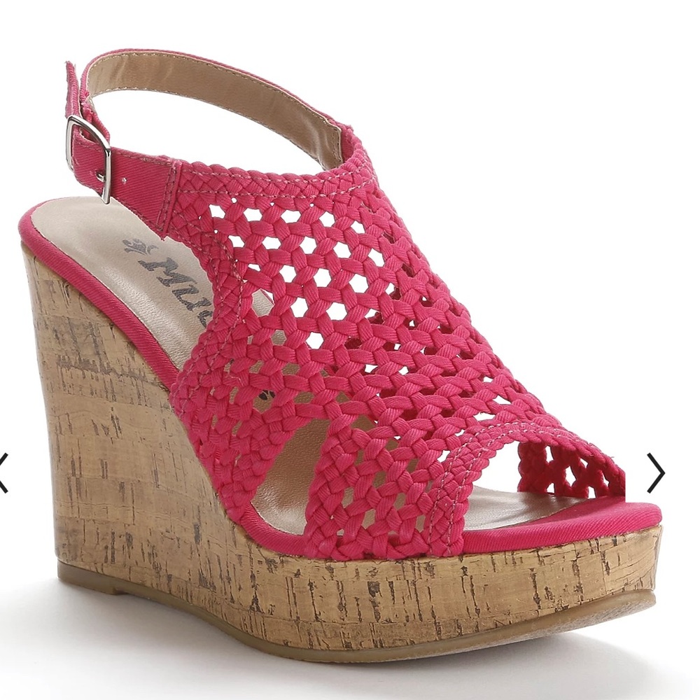 MUDD Hot Pink Wedge Sandals Shoes Magenta Crochet Upper Size 5